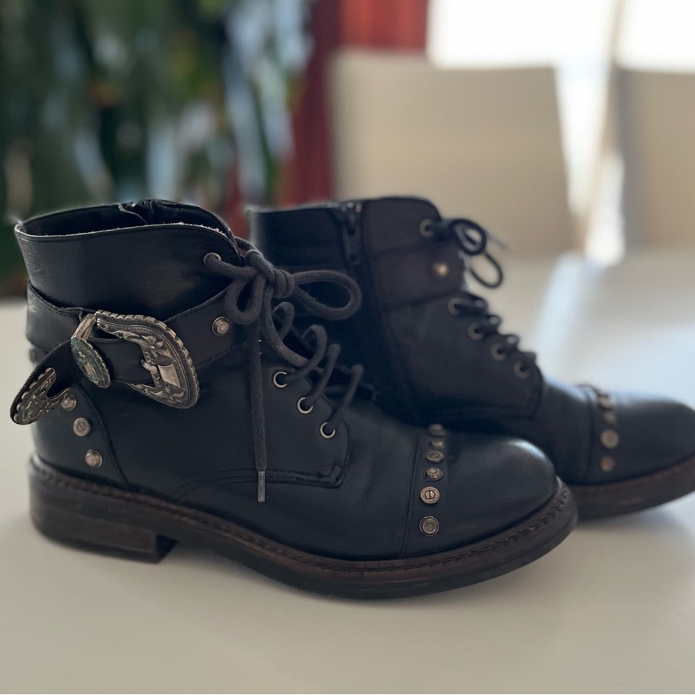 Black leather boots 36